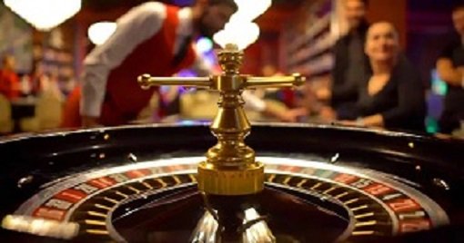 Kontrol taruhan dan tombol putar Reactoonz dengan opsi ukuran taruhan yang dapat disesuaikan